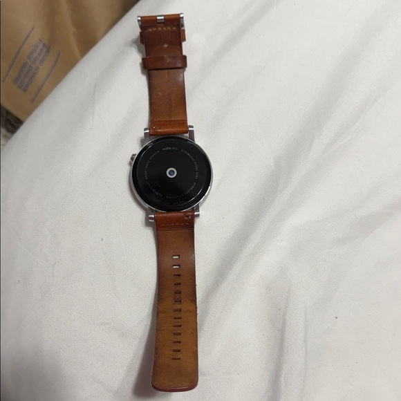 Classic Brown Motorola Smart Leather Men's Watch - Picture 2 of 4